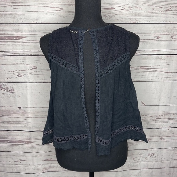 Free People Black Crocheted Neck Loose Fit Tank Sz XS! - Picture 4 of 7